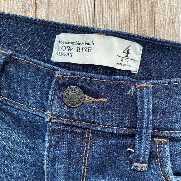 Abercrombie & Fitch Womens 4 / 27 Low Rise Distressed Denim Fringe Cuffed Short - Picture 11 of 11